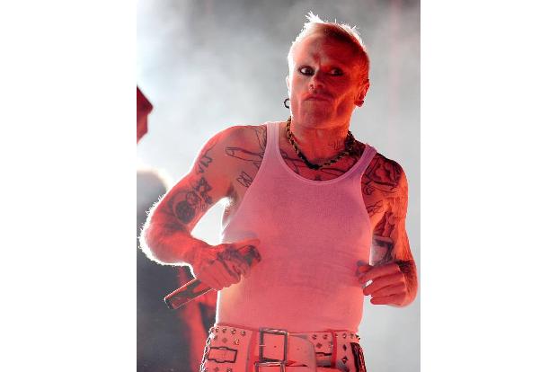 ...der Band, der sie international zu Superstars machte. Auch Keith Flint selbst kam rundum erneuert daher, mit wildem Haar,...