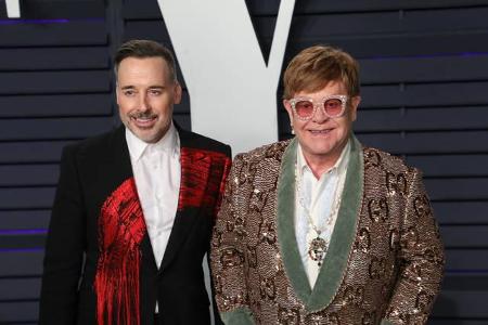…Megastar Elton John sein. Der Musiker wird heute 72 Jahre alt, aber kein bisschen leiser. Nachdem er sein persönliches Glüc...