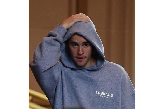 Justin Bieber ist mit Hailey Baldwin glücklich verheiratet. Trotzdem können es einige Fans des Sängers noch immer nicht verk... Justin Bieber ist mit Hailey Baldwin glücklich verheiratet. Trotzdem können es einige Fans des Sängers noch immer nicht verk...