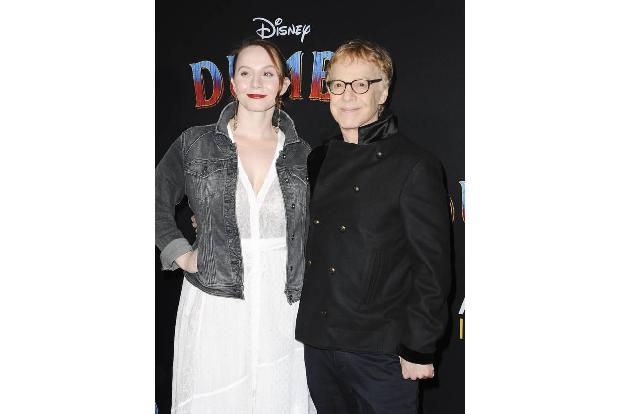...bewährten Team zusammenarbeitet, ist bekannt. So schrieb Danny Elfman die Musik für 'Dumbo', nachdem er fast alle Filme d...