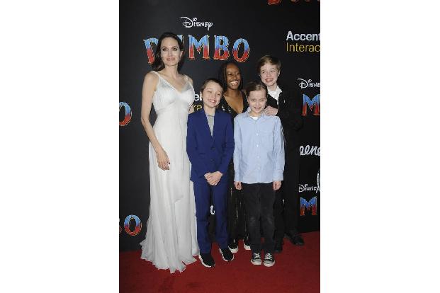 ...Angelina Jolie mitgebracht: Knox Leon Jolie-Pitt, Zahara Marley Jolie-Pitt, Vivienne Marcheline Jolie-Pitt und Shiloh Nou...