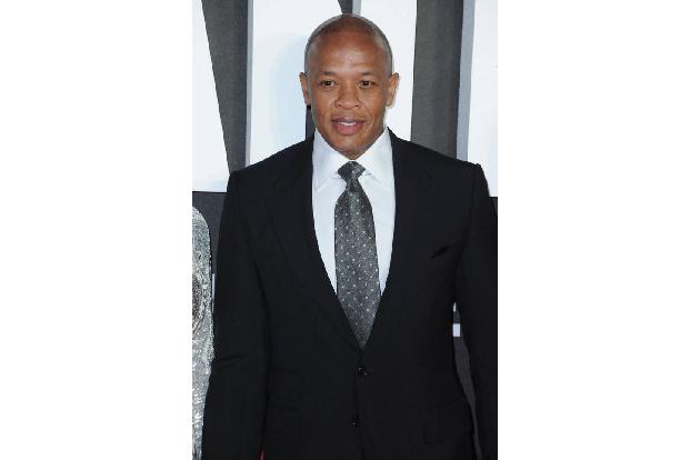 Der Rapper und Hip-Hop-Produzent Dr. Dre musste sein Zuhause in Los Angeles ebenfalls aufgeben und hofft nun, dass die Flamm...