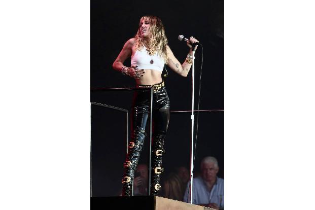 Miley Cyrus’ Liebesleben sorgt immer wieder für Schlagzeilen: Nach nur zehn Monaten Ehe hatte… Miley Cyrus’ Liebesleben sorgt immer wieder für Schlagzeilen: Nach nur zehn Monaten Ehe hatte…