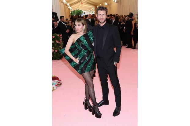 …sich die Sängerin kürzlich von ihrem Mann Liam Hemsworth getrennt. Nach einer kurzen Romanze mit einer Freundin…