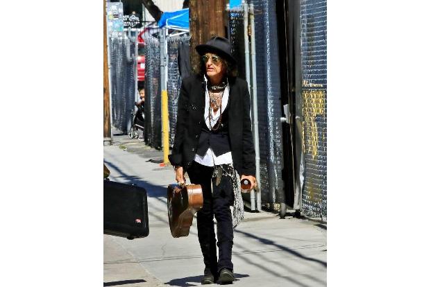 Joe Perry mag es scharf: Der Gitarrist von Aerosmith nutzt den Trend für scharfe Saucen mit seiner 'Rock Your World Hot Sauc...