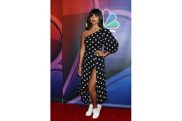 ...Jameela Jamil auf die beliebte Farbkombination, allerdings in einer ganz anderen Art und Weise: Die britische Moderatorin...