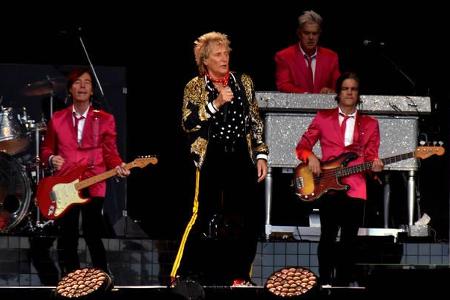 Ein weiterer Kandidat mit demselben Leiden war Rod Stewart. Dabei sind wir von ihm doch ohnehin schon eine rauhe Stimme gewo...