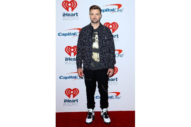 Überhaupt scheinen Knötchen auf den Stimmbändern weit verbreitet zu sein, denn auch Justin Timberlake klagte darüber, ebenso...