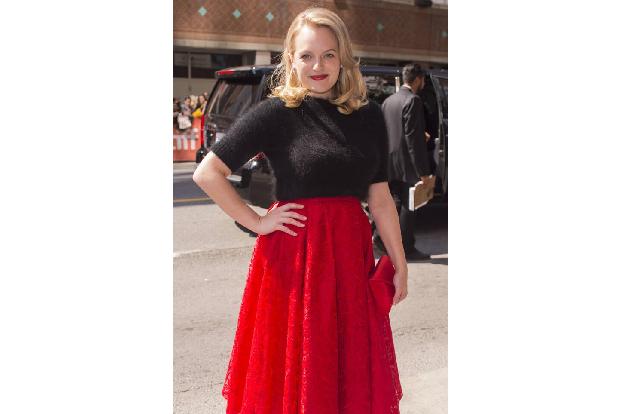 Elisabeth Moss, die durch ihre Rolle in 'Mad Men' bekannt wurde, rangiert auf Platz sieben mit 22 Millionen Euro. Derzeit is...