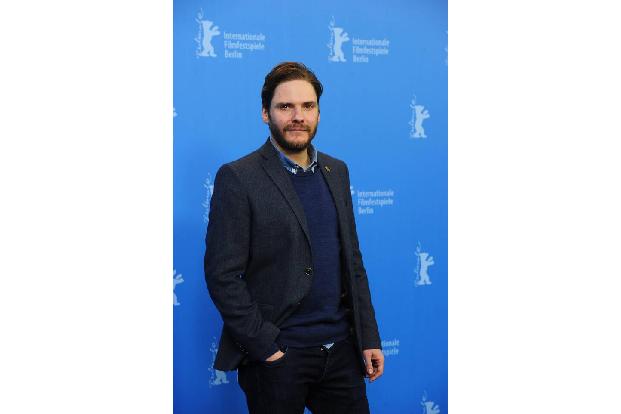 Die deutschen Promis teilen die Vorliebe für Bars mit ihren britischen und amerikanischen Kollegen. Daniel Brühl gehört auch...