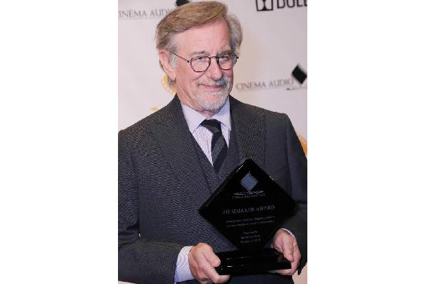 ...Steven Spielberg sowie Martha Stewart und anderen gab. Equifax geriet in Verruf, der Dieb erbeutete 2001 insgesamt 80 Mil...