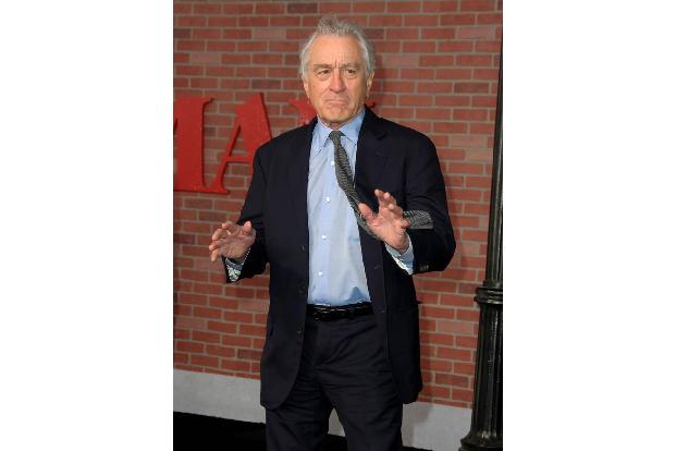 ...Robert De Niro mit Kollegin Candice Bergen zusammenlebte, wurden sie von ihrer Haushälterin betrogen, denn die klaute die...