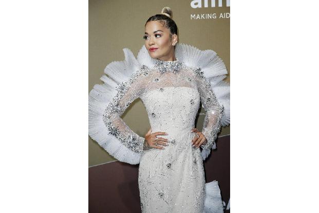 Rita Ora ist Creative Director und Aktieninhaberin der Tequila-Marke Próspero, die im April 2019 auf den Markt kam. Es gibt ...