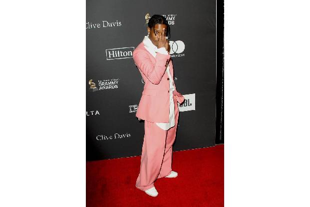 A$AP Rocky saß im Sommer noch selbst in Schweden im Knast, jetzt will der Rapper freiwillig zurückkehren: Weil er im Dezembe... A$AP Rocky saß im Sommer noch selbst in Schweden im Knast, jetzt will der Rapper freiwillig zurückkehren: Weil er im Dezembe...