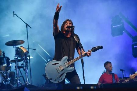 Die Rocker fuhren mit einem Truck vor und spielten auf der Ladefläche ihren Song 'Keep It Clean'. Es ist unwahrscheinlich, d...