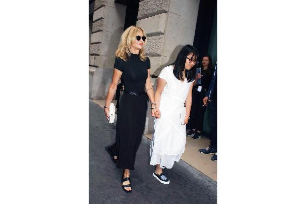 ...ließen sich die Hollywoodschönheit und der 15-jährige Teenager allerdings nicht entgehen - entsprechend groß war das Inte...