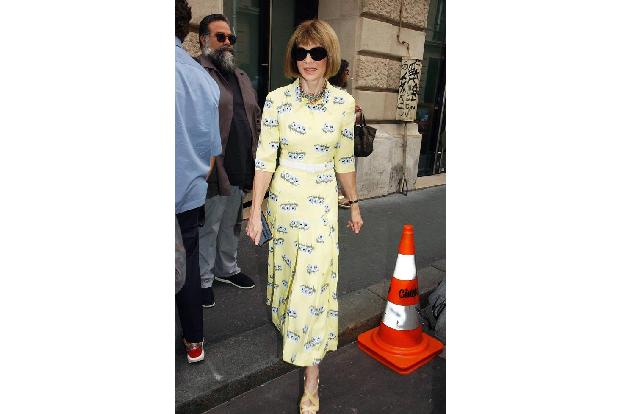 Ihr Name ist gleichbedeutend mit Mode. Natürlich war auch Vogue-Chefin Anna Wintour nach Paris gekommen.