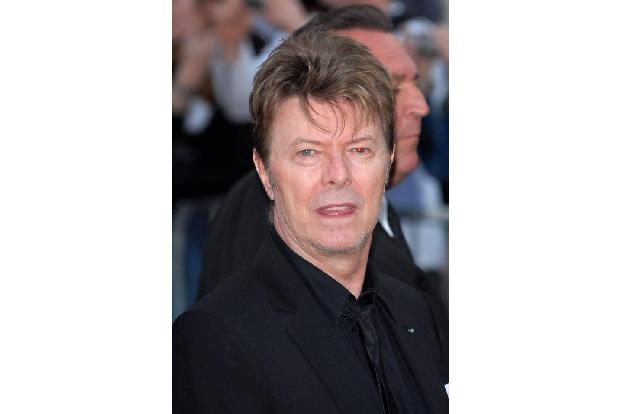 ...in London die Wachsfigur von David Bowie entwickelte, spendete dieser ein paar Locken seiner Haare als Vorlage. Die zustä...