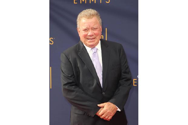 ...William Shatner behielt seinen Nierenstein, bis ein Online-Casino diesen für 25.000 Dollar kaufte. Den Erlös spendete Wil...