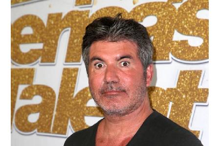 Natürlich sind entgleiste Gesichtszüge nicht nur weiblichen Promis vorbehalten. Hier hat Talentsucher Simon Cowell wahrschei...