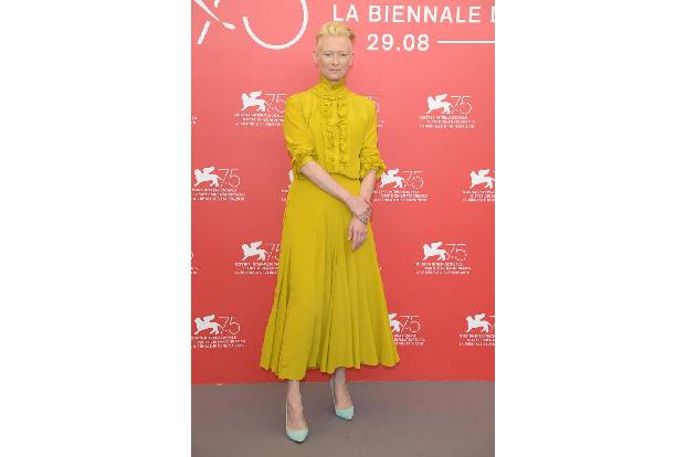 Tilda Swinton rührte für ihren Film 'Suspiria' ebenfalls in Gelb die Werbetrommel, während...