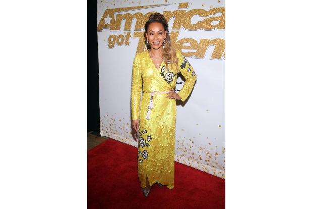 ...Mel B die Trendfarbe beim Photocall für die 13. Staffel von 'America's Got Talent' zur Schau trug.