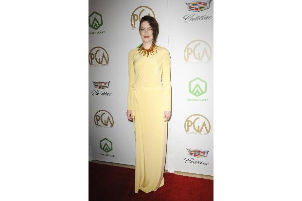 Emma Stone wählte auf den PGA Awards die blassere Variante der Modefarbe, während ...