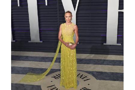 ...bei ihrer Schauspielkollegin Kate Bosworth sogar eine gelbe Schleppe zum Einsatz kam, als sie auf der Oscar-Party von Van...
