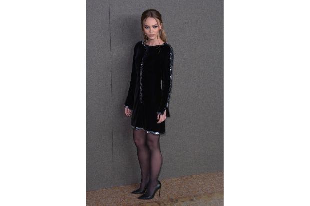 Wer im Medienzirkus groß wird, härtet ab. Model Lily Rose Depp hat ihren Eltern Johnny Depp und Vanessa Paradis also einiges...