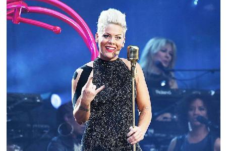 ...ihrer Europa-Tournee gepostet, die die Elternpolizei auf den Plan gerufen hatte. Mittlerweile haben Fans der Sängerin abe...