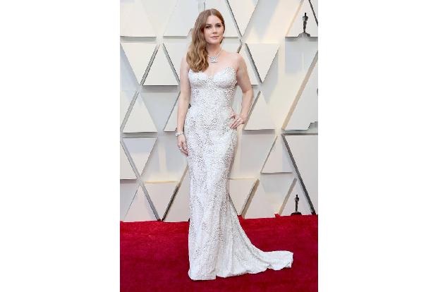 Das Gleiche gilt für Amy Adams. Aber Vorsicht: In diesen Look sollte man heiße Kurven hüllen. Das ist nichts für sportlich-h...