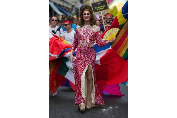Über 500 LGBTQ+ Gruppen waren Teil der Parade, die am Samstag durch die Londoner Innenstadt führte. Doch die Pride Parades s... Über 500 LGBTQ+ Gruppen waren Teil der Parade, die am Samstag durch die Londoner Innenstadt führte. Doch die Pride Parades s...