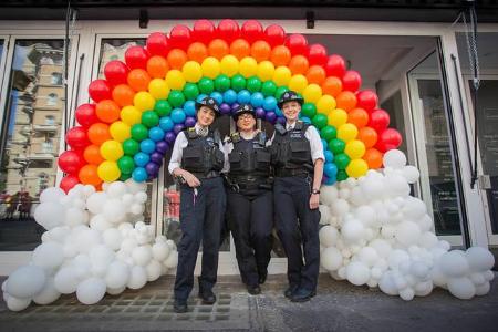 ...die Polizei dabei, um für einen reibungslosen Ablauf zu sorgen. Heiratsanträge gab es in diesem Jahr leider nicht – vor z...