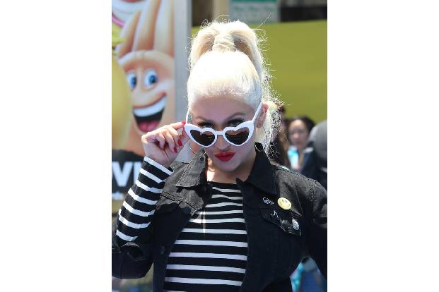 Was wohl hier die Aufmerksamkeit von Sängerin Christina Aguilera erregt hat? Vielleicht hat sie ja ihre... Was wohl hier die Aufmerksamkeit von Sängerin Christina Aguilera erregt hat? Vielleicht hat sie ja ihre...