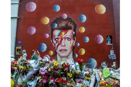 Soeben hat der Barbie-Hersteller Mattell verkündet, zum 50. Jahrestag der Veröffentlichung des David-Bowie-Klassikers 'Space...