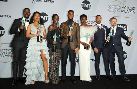 Dieses Ensemble ist preisverdächtig: Die Crew von 'Black Panther' sahnte den wichtigsten Gong des Abends ab und wurde zum be...
