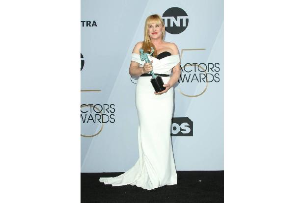…Patricia Arquette auf dem schwarzen Teppich in L.A.! Sie wurde zur besten Darstellerin in einem TV-Film oder einer Miniseri...
