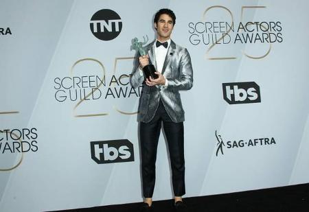 …sahnte Darren Criss den Preis für seine Leistung in 'American Crime Story: Der Mord an Gianni Versace' ab. Auch wenn die Dr...
