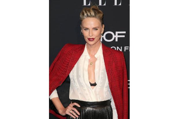 Ganz spontan ging Charlize Theron zu Werke. Als bei einer Veranstaltung ihrer Meinung nach nicht genug Geld für die Kinderhi...