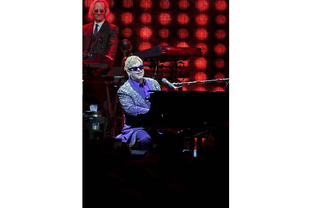 Mit Eiscreme gegen AIDS: Zu Ehren von Elton Johns erstem Konzert in ihrem Heimatstaat Vermont gaben Edeleisproduzenten Ben &...