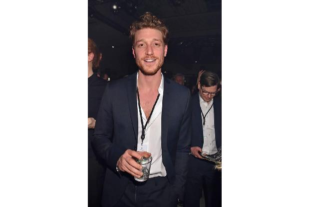 ...Daniel Donskoy aber so brennend interessiert oder ob er nur wegen der kostenlosen Getränke und der netten Unterhaltung ge...