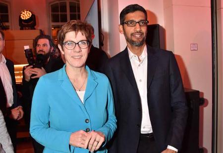 ...CDU-Vorsitzende mit Sundar Pichai, dem Geschäftsführer des Steuersünders Google, fotografieren zu lassen. Ihr Kollege, Be...