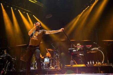 Die Veranstalter hatten in diesem Jahr Probleme, neben Headliner Maroon 5 weitere Acts zu finden, die vor 100 Millionen Zusc...