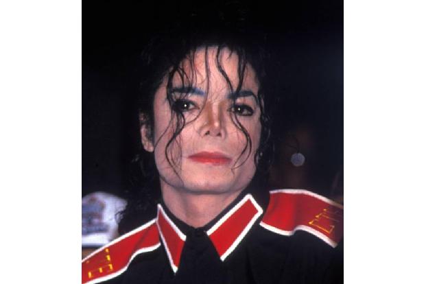 Der größte Auftritt der Neunziger war zweifelsohne der von Michael Jackson zwei Jahre später. Mit dem Moonwalk zementierte e...