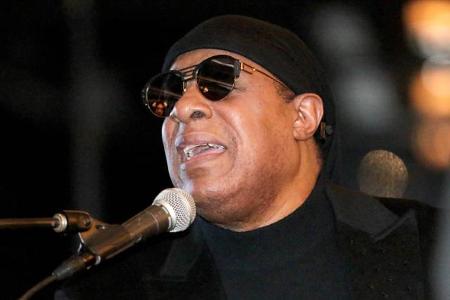 ...Soul-Legende Stevie Wonder 1999 seine unvergessenen Hits wie 'Sir Duke' und 'I wish' sang, während sich das Publikum von ...