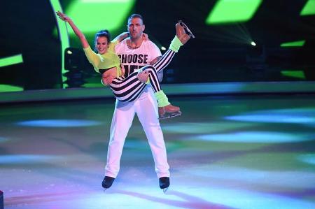 …hat auch Bobsportler Kevin Kuske seine Eis-Partnerin Myriam Leuenberger. Die beiden legten eine flotte Sohle aufs Eis und…