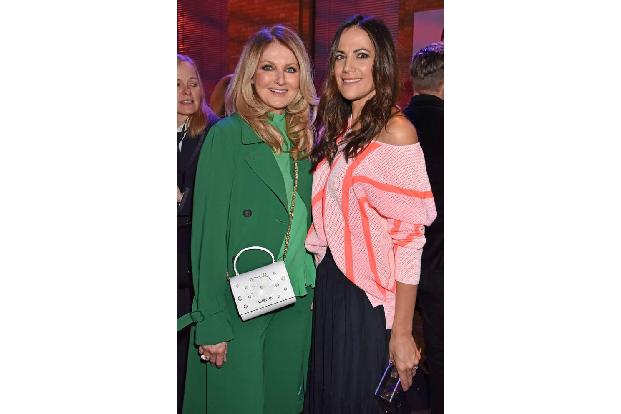 ...Frauke Ludowig und Bettina Zimmermann beehrt. Die RTL-Moderatorin hatte sich dabei ausschließlich für Grün entschieden, w...