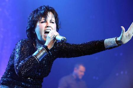 Am 15. Januar 2018 wurde Dolores O'Riordan tot in der Badewanne eines Londoner Hotels gefunden. Genau ein Jahr später gedach...