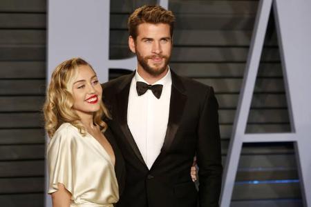 …nutzten auch Miley Cyrus und Liam Hemsworth. Das Langzeit-On-Off-Pärchen tauschte in weihnachtlicher Stimmung Ringe. Nur de...