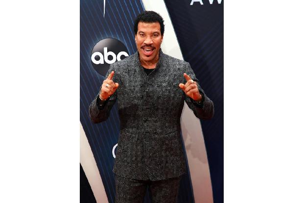 Eine etwas ungewönliche Geschichte ist die von Sänger Lionel Richie und Reality-Star Nicole: Sie ist eigentlich die Tochter ...